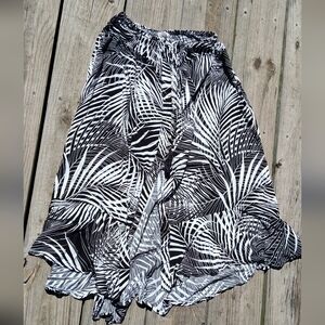 Women's Black & White Palm-Print High-Low Skirt
